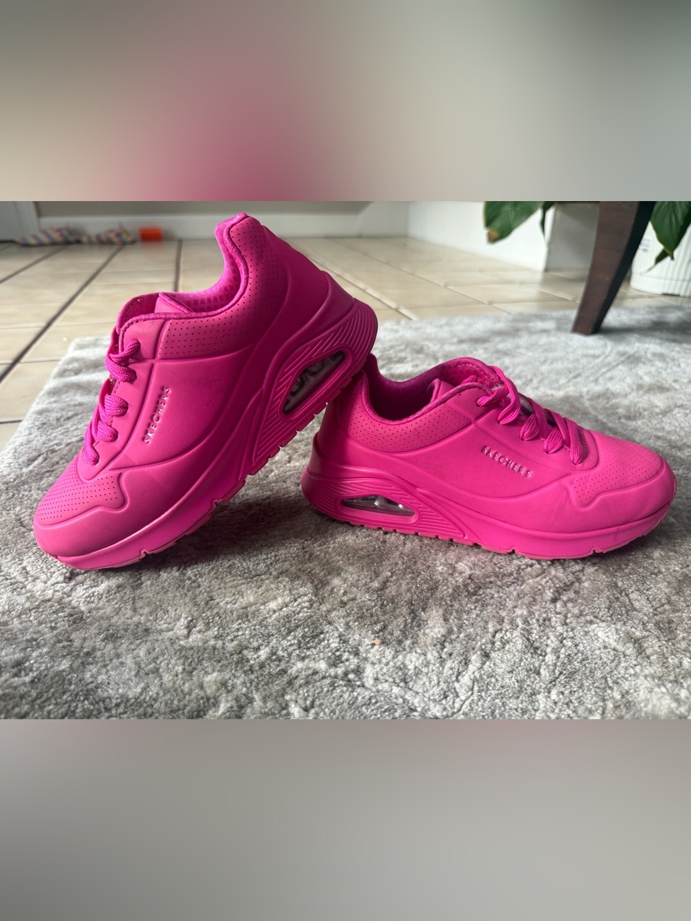 Skechers Kids Size 3 Hot Pink Athletic Sneaker